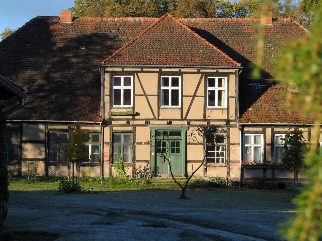 Fachwerk Haus an einem sonnigen Winter Tag